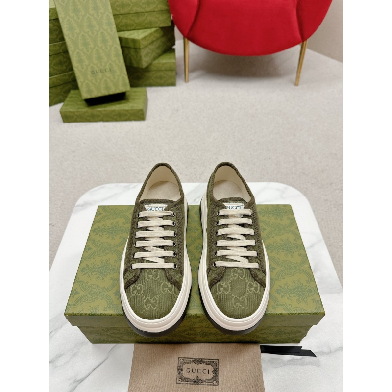 G*u*i casual shoes